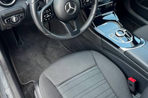 Mercedes-Benz C-Class C220d MT Avantgarde