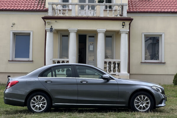 Mercedes-Benz C-Class C220d MT Avantgarde