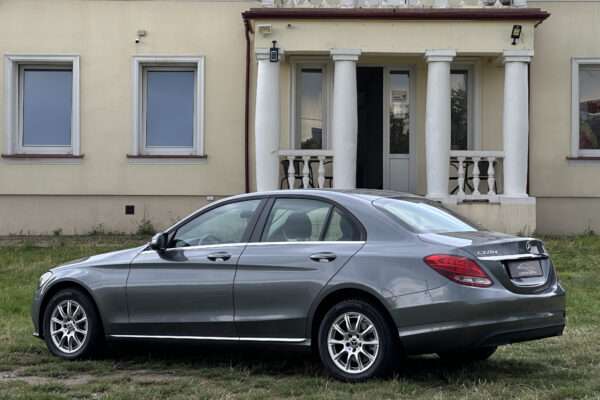 Mercedes-Benz C-Class C220d MT Avantgarde