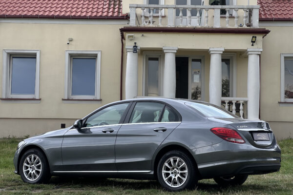 Mercedes-Benz C-Class C220d MT Avantgarde