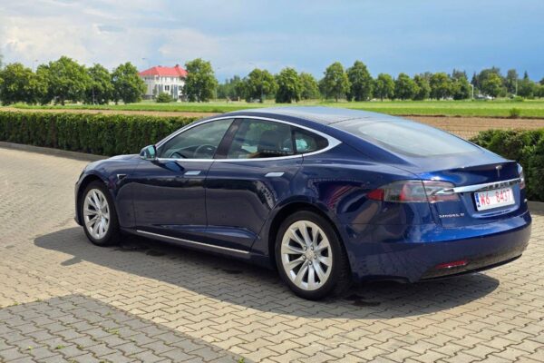 Tesla Model S Long Range